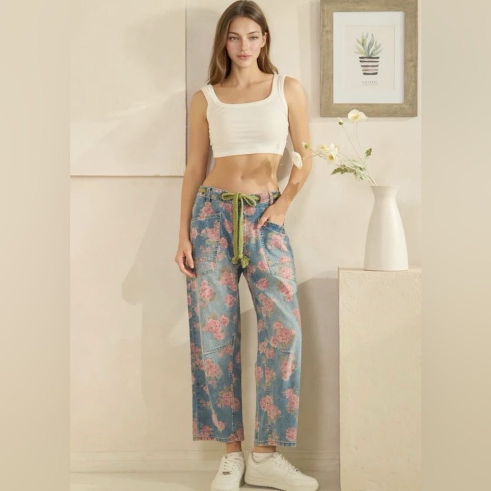 Oli & Hali Floral Print Barrel Jeans - Picture 4 of 7